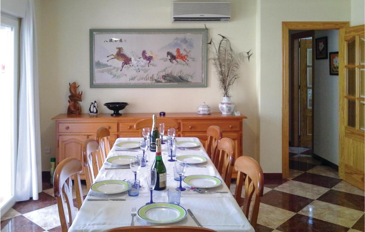 Awesome Home In Portman With Kitchen ภายนอก รูปภาพ