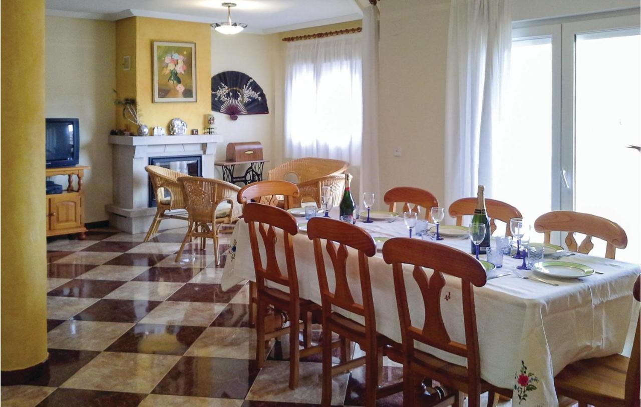 Awesome Home In Portman With Kitchen ภายนอก รูปภาพ